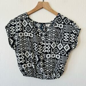 💚 Kirra | black and white pattern top